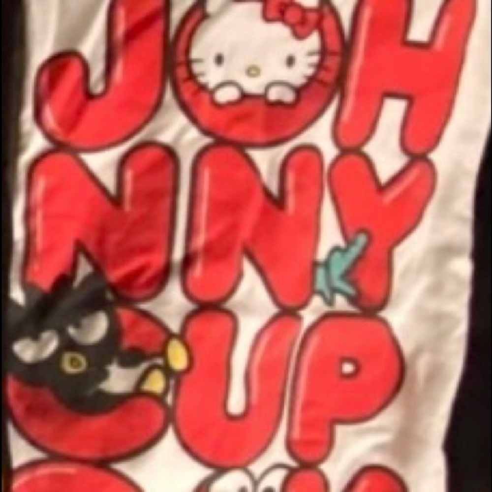 !!SOLD!! Johnny Cupcakes Hello kitty